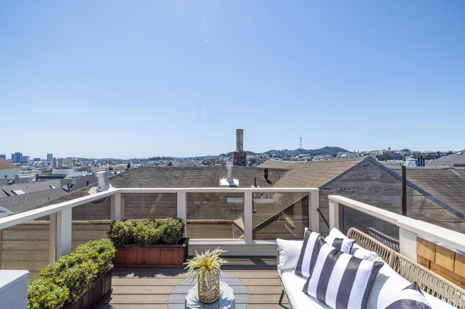 Detail Gallery Image 43 of 48 For 2034 Baker St, San Francisco,  CA 94115 - 3 Beds | 2 Baths