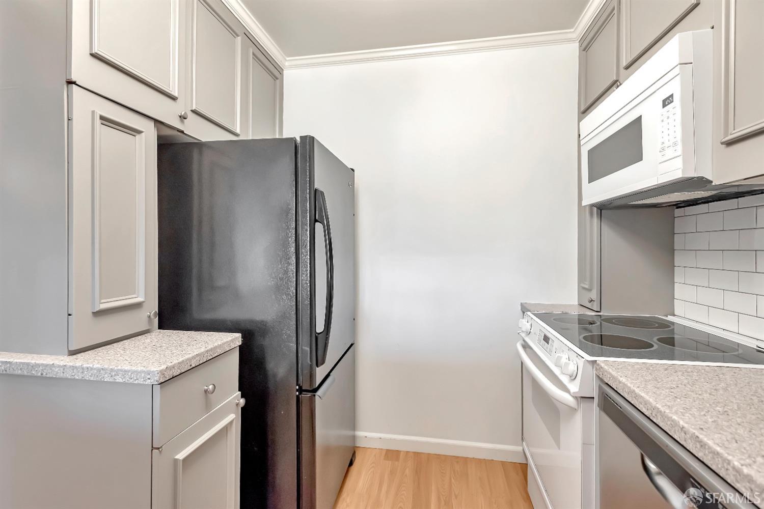 Detail Gallery Image 8 of 52 For 200 Elm St #302,  San Mateo,  CA 94401 - 3 Beds | 2 Baths