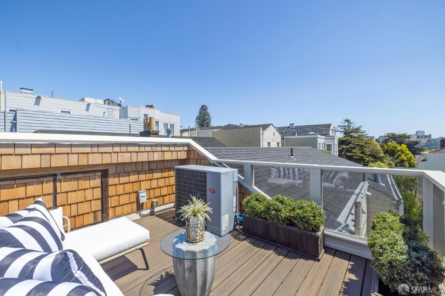 Detail Gallery Image 42 of 48 For 2034 Baker St, San Francisco,  CA 94115 - 3 Beds | 2 Baths