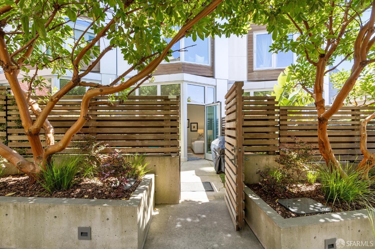 Detail Gallery Image 24 of 80 For 2121 Webster St Th2,  San Francisco,  CA 94115 - 3 Beds | 3/1 Baths