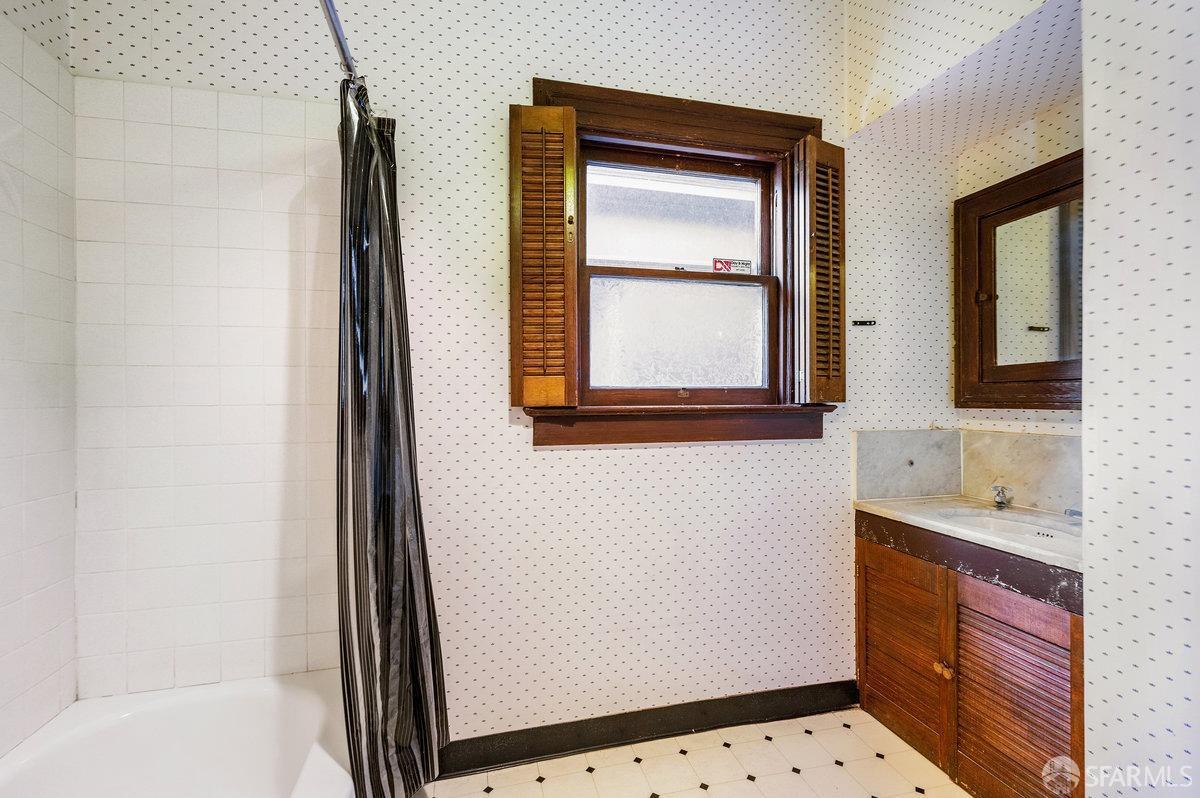 Detail Gallery Image 12 of 31 For 2245 Union St, San Francisco,  CA 94123 - 3 Beds | 1/1 Baths