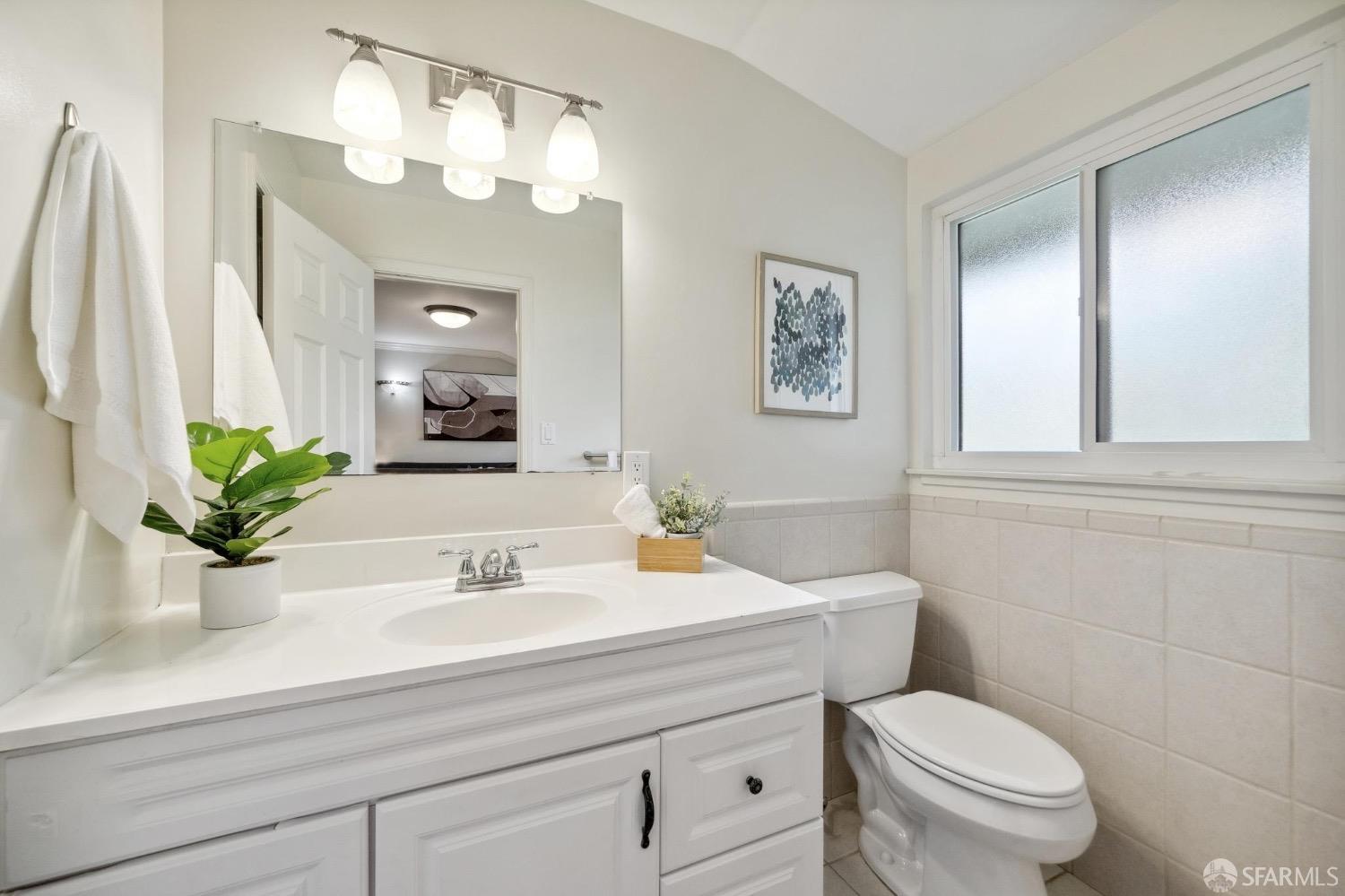 Detail Gallery Image 20 of 29 For 7 Rockwood Ct, San Mateo,  CA 94403 - 3 Beds | 2 Baths