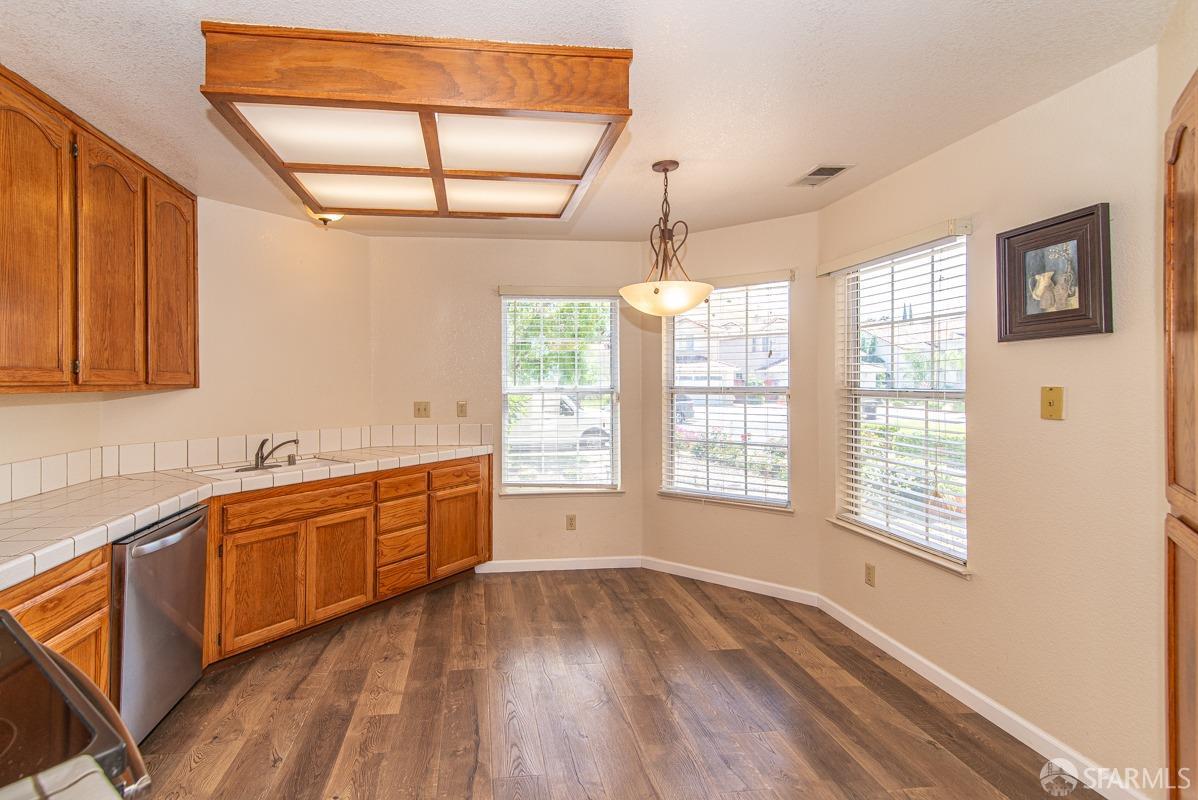 Detail Gallery Image 12 of 36 For 1705 Peachwillow St, Pittsburg,  CA 94565 - 3 Beds | 2 Baths