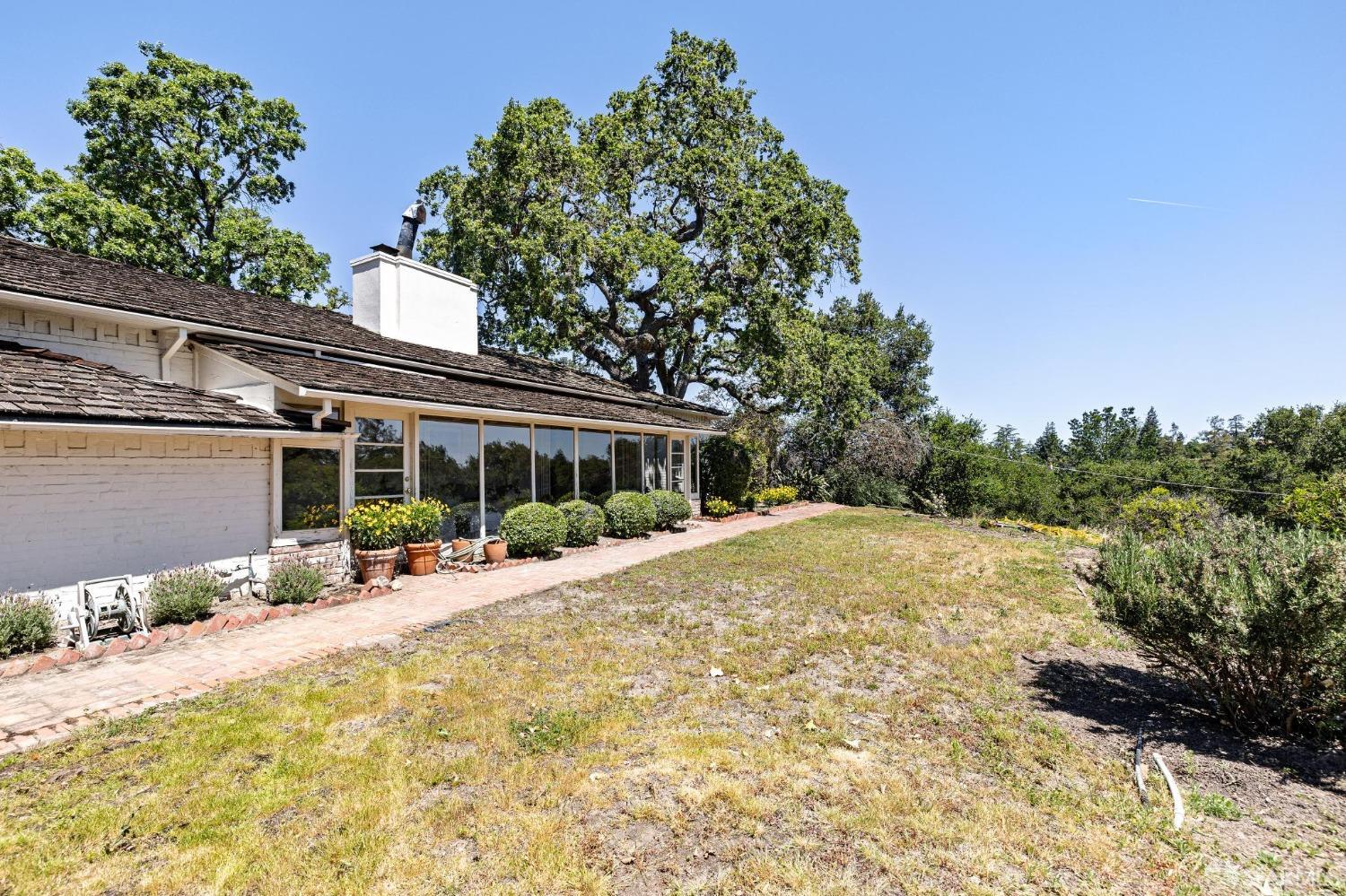 Detail Gallery Image 10 of 19 For 1663 Whitham Ave, Los Altos,  CA 94024 - 4 Beds | 4 Baths