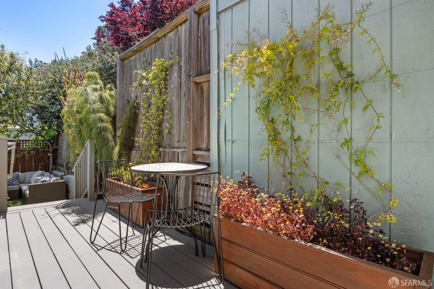 Detail Gallery Image 21 of 52 For 17 Costa St, San Francisco,  CA 94110 - 3 Beds | 2 Baths
