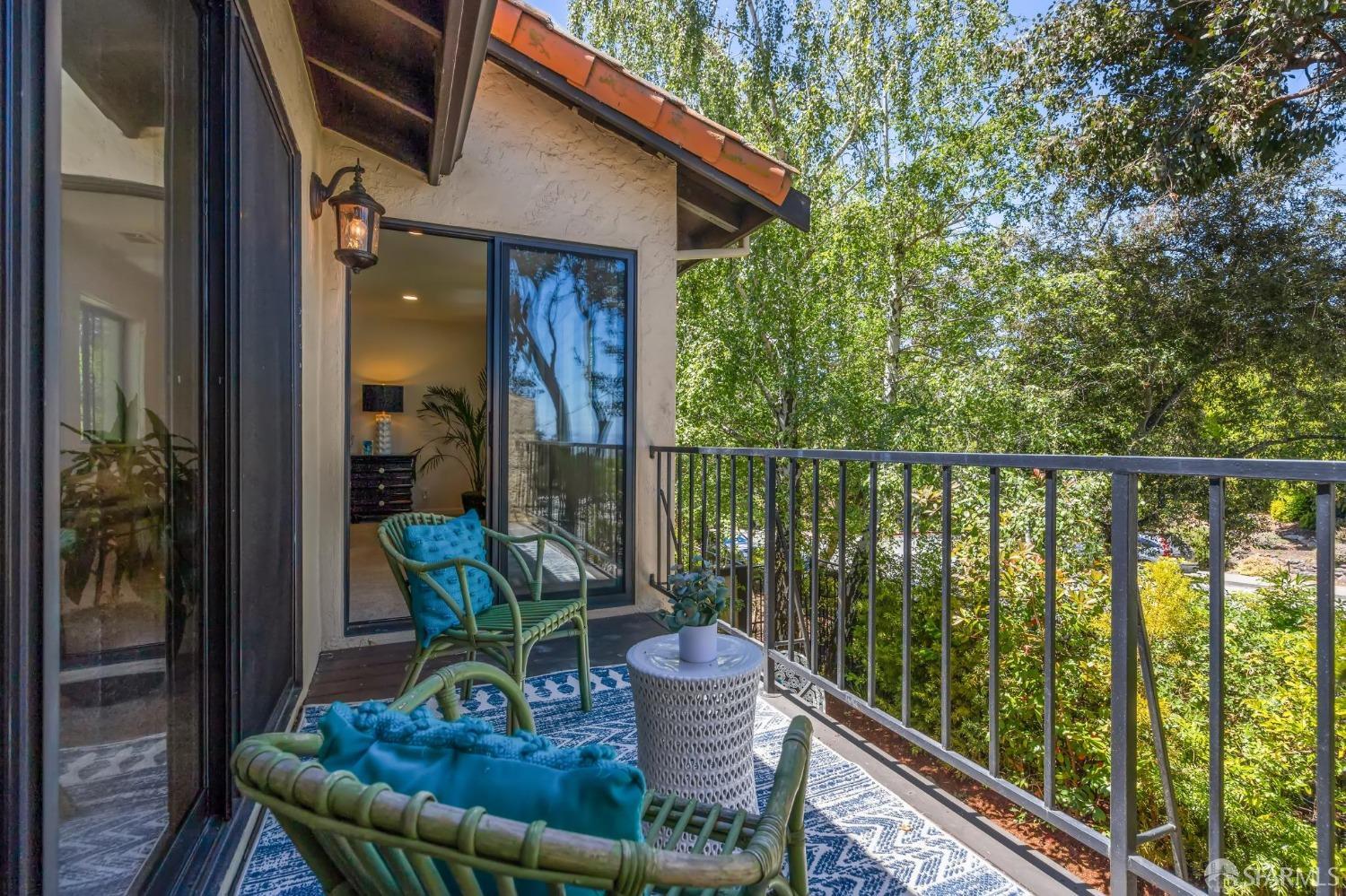 Detail Gallery Image 30 of 59 For 1100 Royal Ln, San Carlos,  CA 94070 - 3 Beds | 2/1 Baths