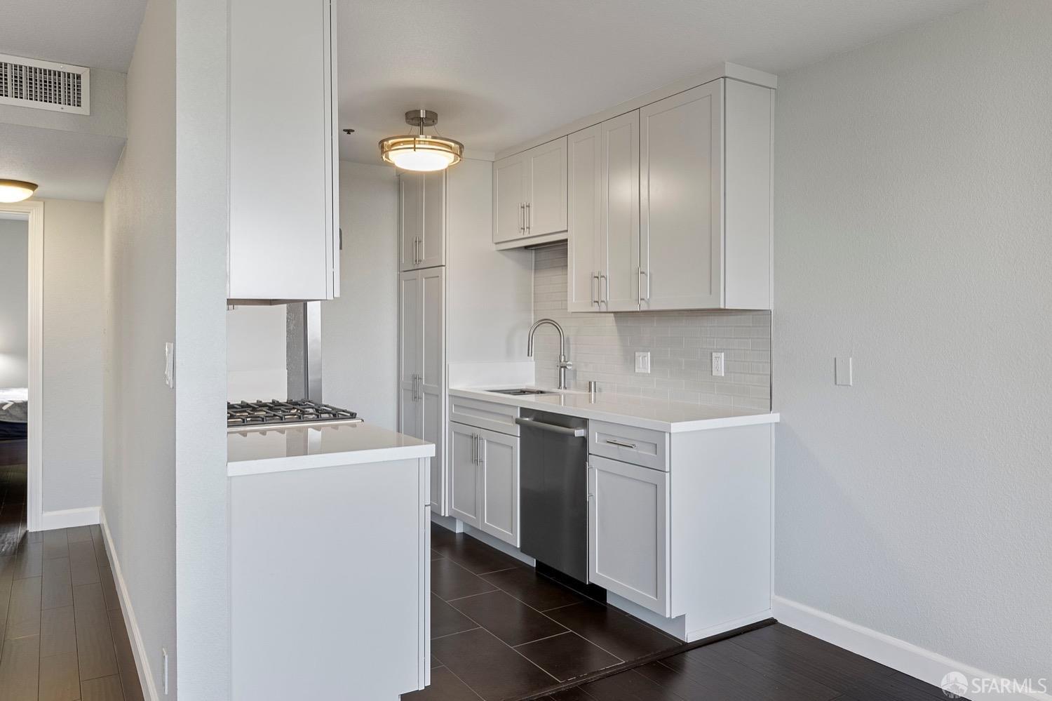 Detail Gallery Image 7 of 19 For 1029 San Luis Cir #638,  Daly City,  CA 94014 - 1 Beds | 1 Baths