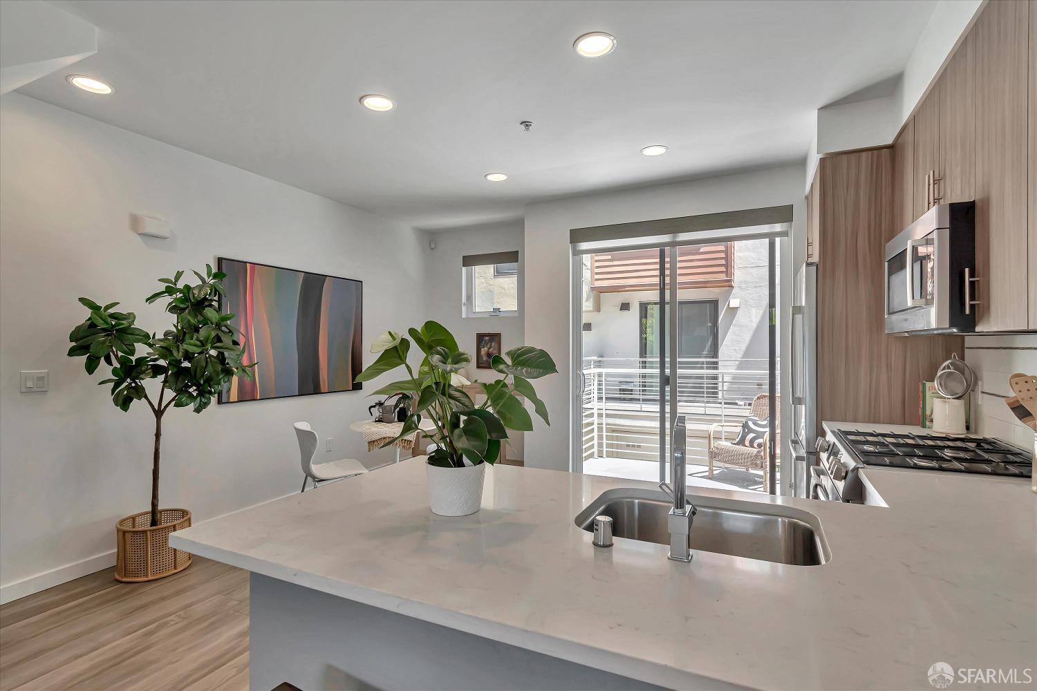 Detail Gallery Image 5 of 64 For 573 Donahue St, San Francisco,  CA 94124 - 2 Beds | 2 Baths
