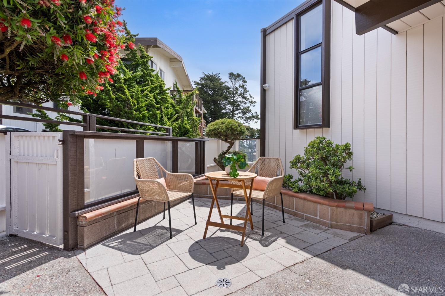 Detail Gallery Image 3 of 65 For 88 Cameo Way, San Francisco,  CA 94131 - 4 Beds | 2/1 Baths