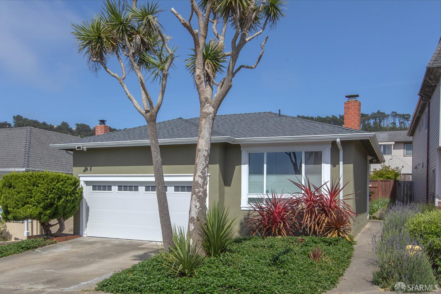 Detail Gallery Image 1 of 36 For 117 Crenshaw Ct, Pacifica,  CA 94044 - 3 Beds | 2 Baths