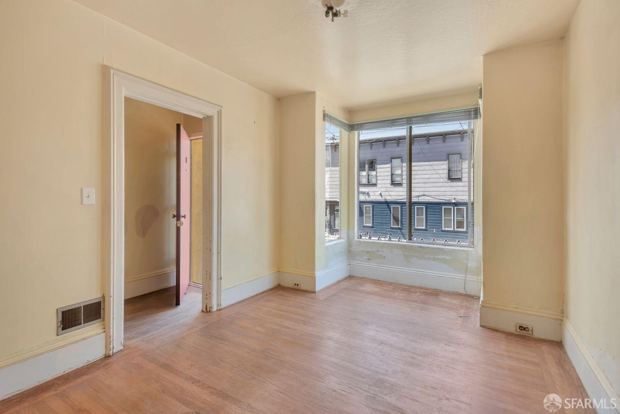 Detail Gallery Image 5 of 43 For 17 30th St, San Francisco,  CA 94110 - 2 Beds | 1 Baths