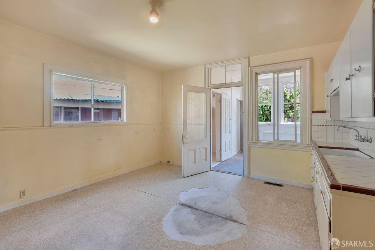 Detail Gallery Image 7 of 43 For 17 30th St, San Francisco,  CA 94110 - 2 Beds | 1 Baths