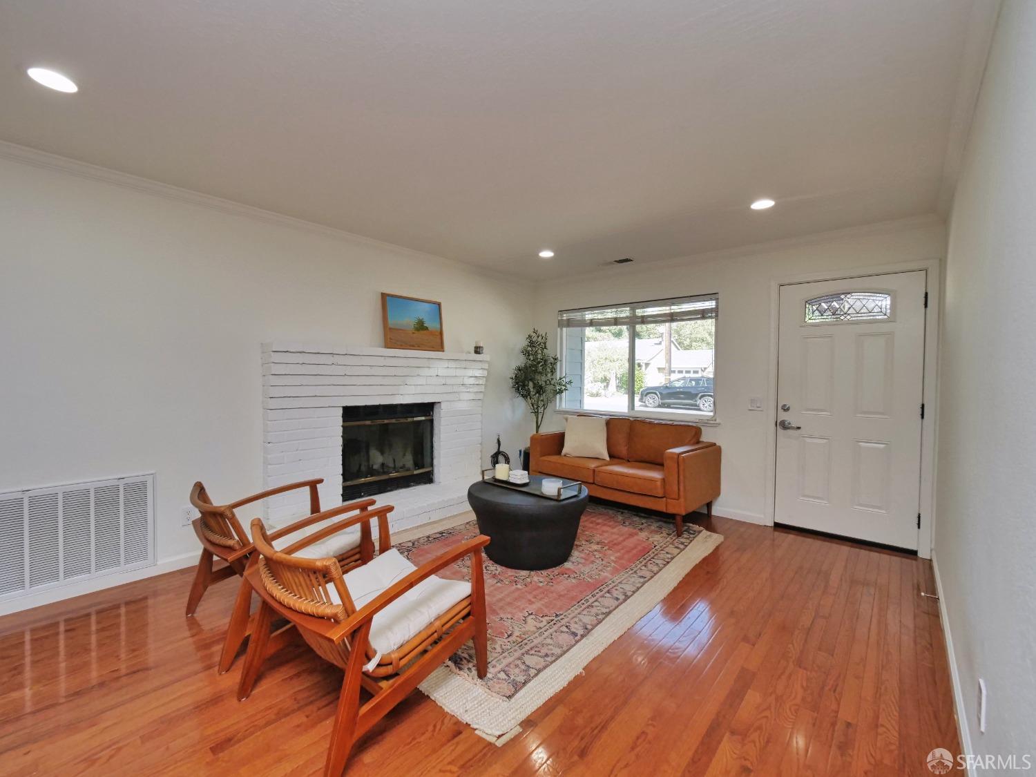 Detail Gallery Image 7 of 44 For 316 D St, Redwood City,  CA 94063 - 3 Beds | 2 Baths