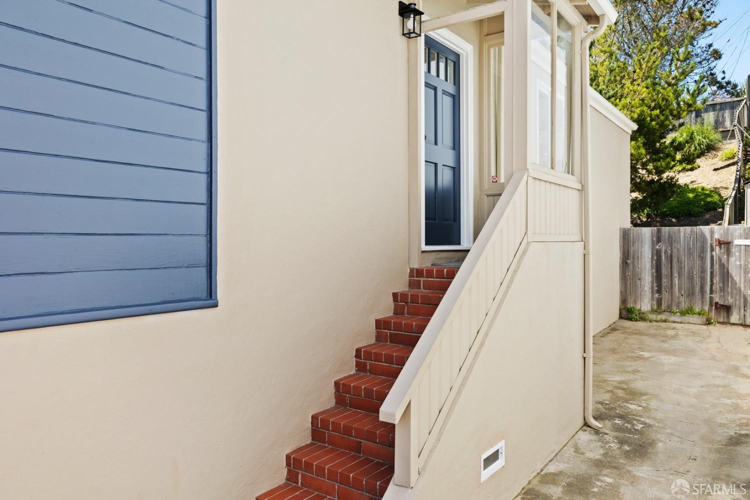 Detail Gallery Image 2 of 30 For 96 Rockford Ave, Daly City,  CA 94015 - 3 Beds | 2 Baths
