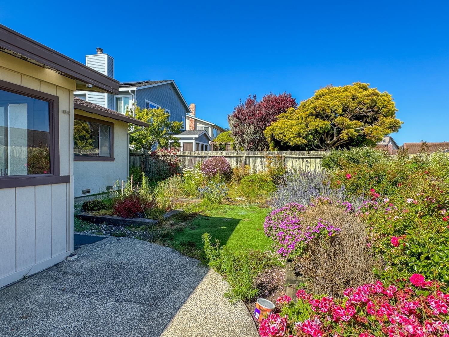 Detail Gallery Image 19 of 21 For 411 Beach Ave, Half Moon Bay,  CA 94019 - 4 Beds | 2 Baths