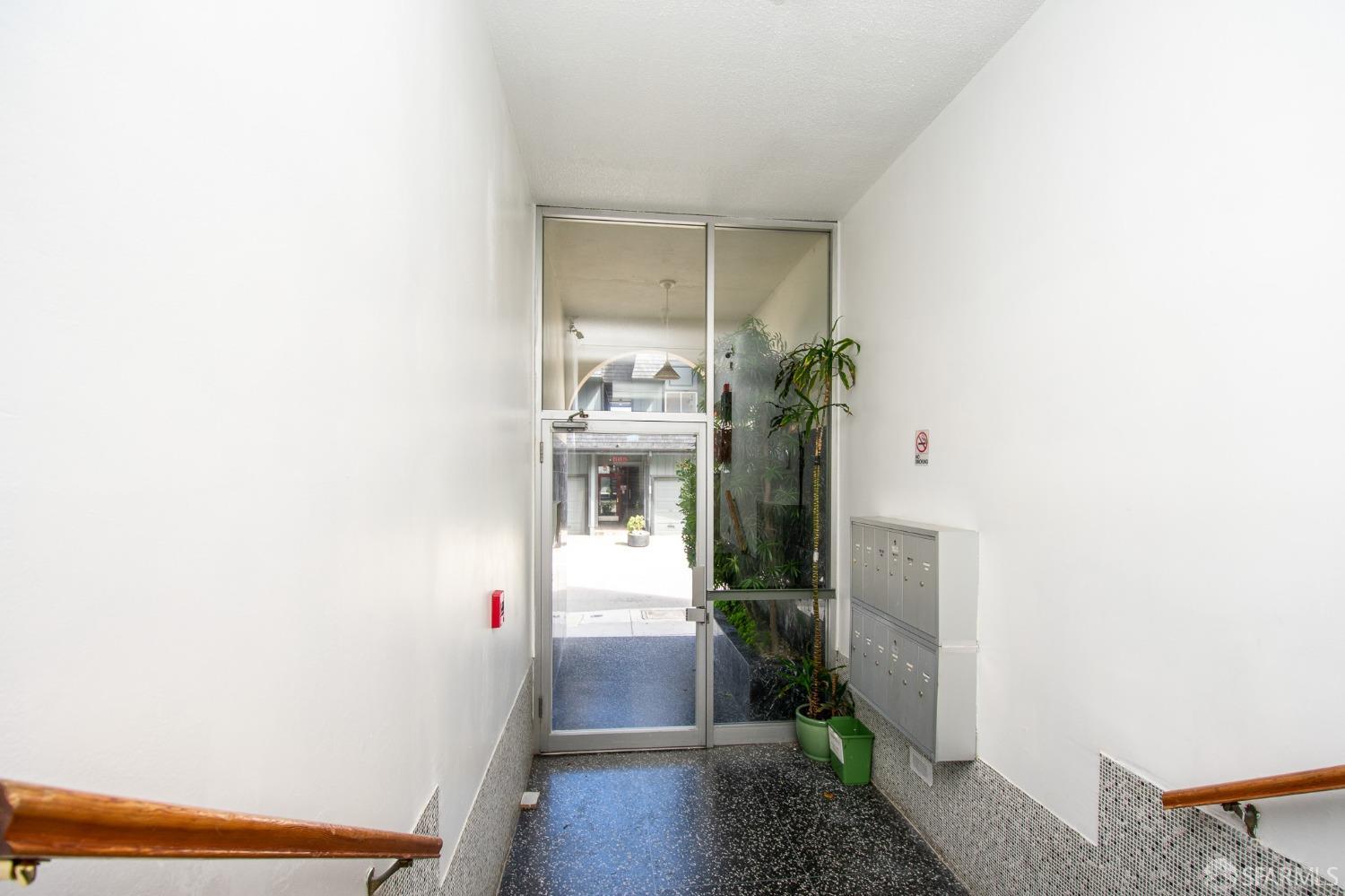 Detail Gallery Image 14 of 15 For 860 Corbett Ave #103,  San Francisco,  CA 94131 - 2 Beds | 1 Baths
