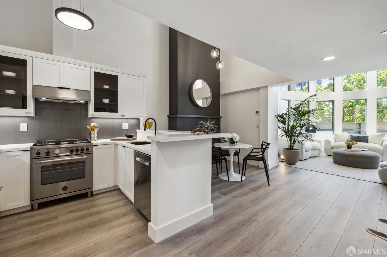 Photo #3: 424039820 Listing 