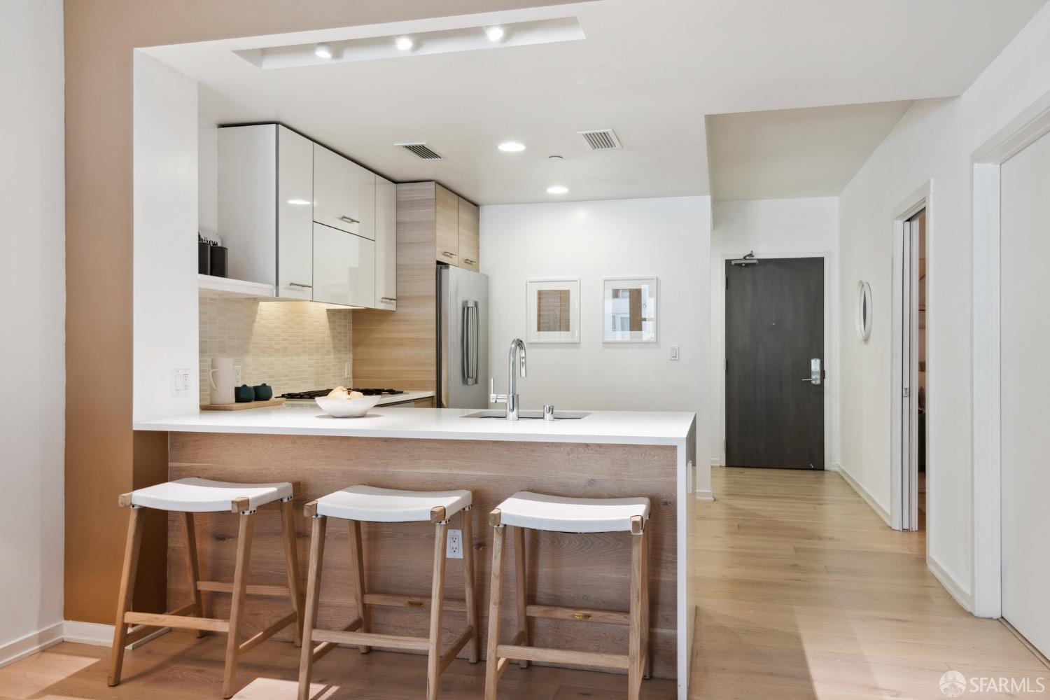 Photo #6: 424038830 Listing 