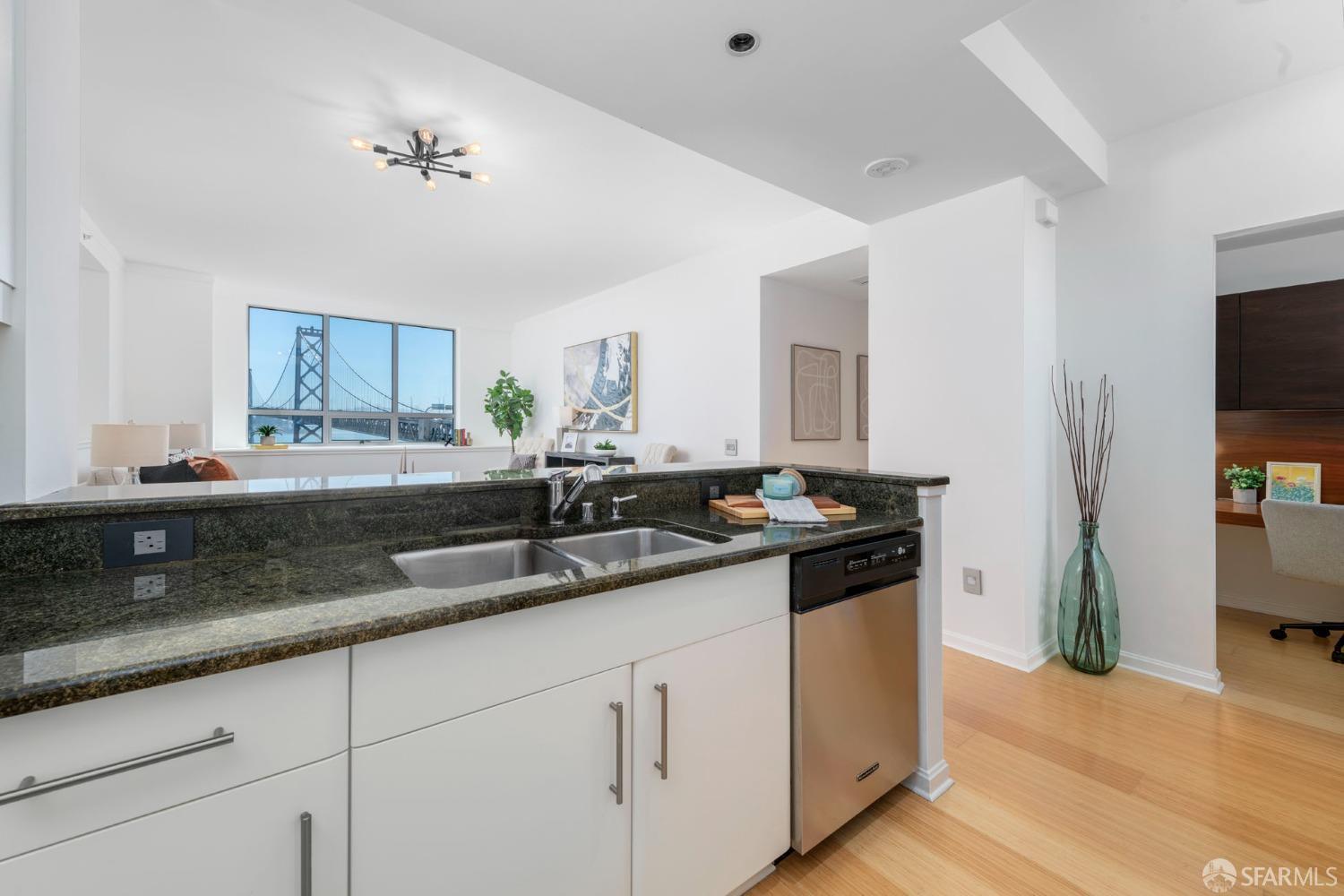 Photo #6: 424039582 Listing 