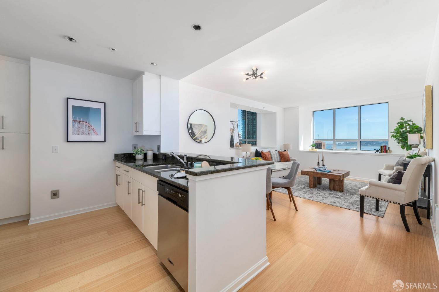 Photo #5: 424039582 Listing 