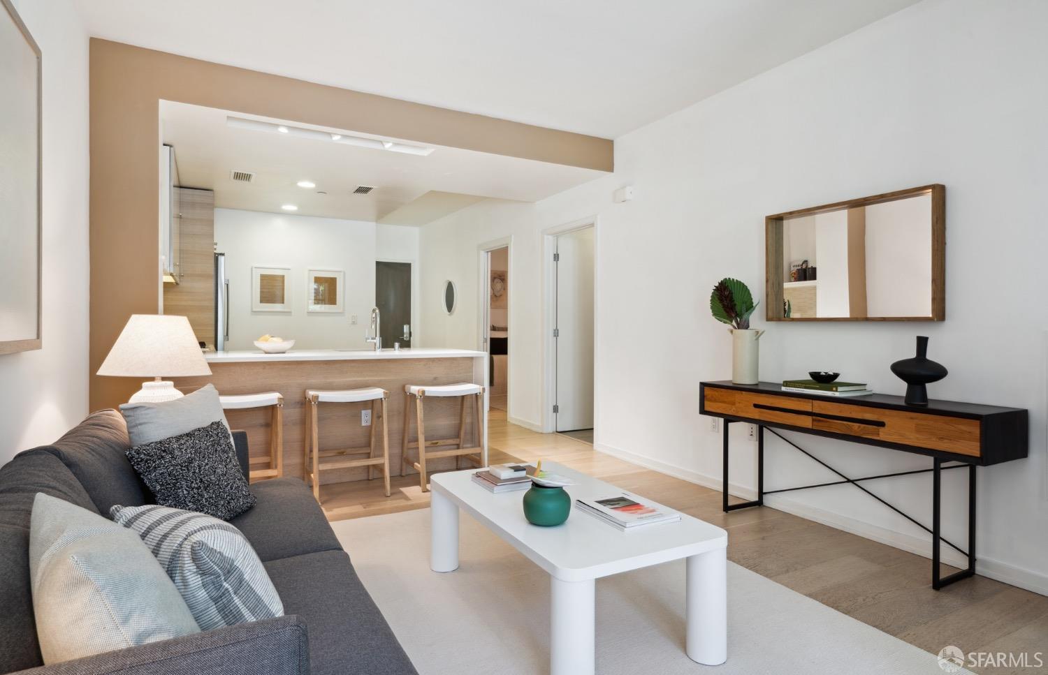 Photo #5: 424038830 Listing 