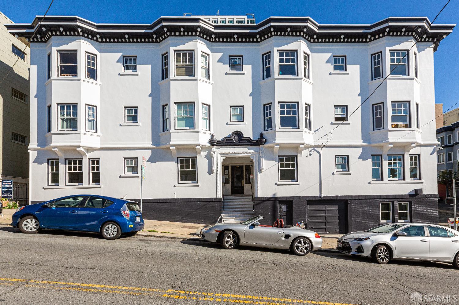 Detail Gallery Image 1 of 45 For 1100 Leavenworth St #4,  San Francisco,  CA 94109 - 2 Beds | 1 Baths