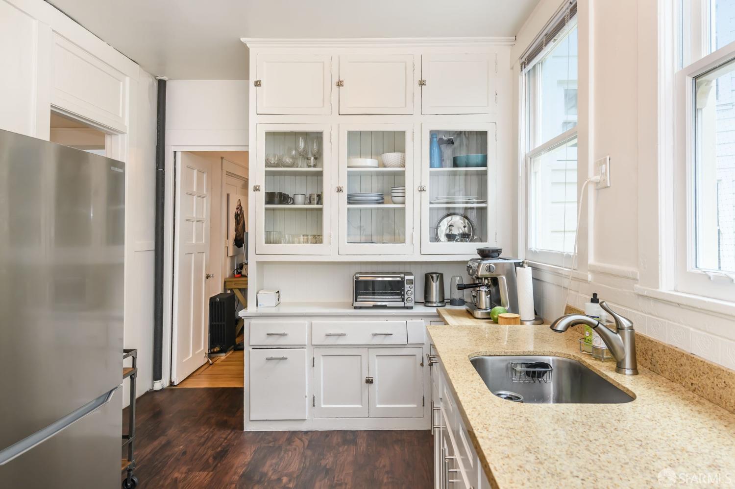 Detail Gallery Image 9 of 45 For 1100 Leavenworth St #4,  San Francisco,  CA 94109 - 2 Beds | 1 Baths