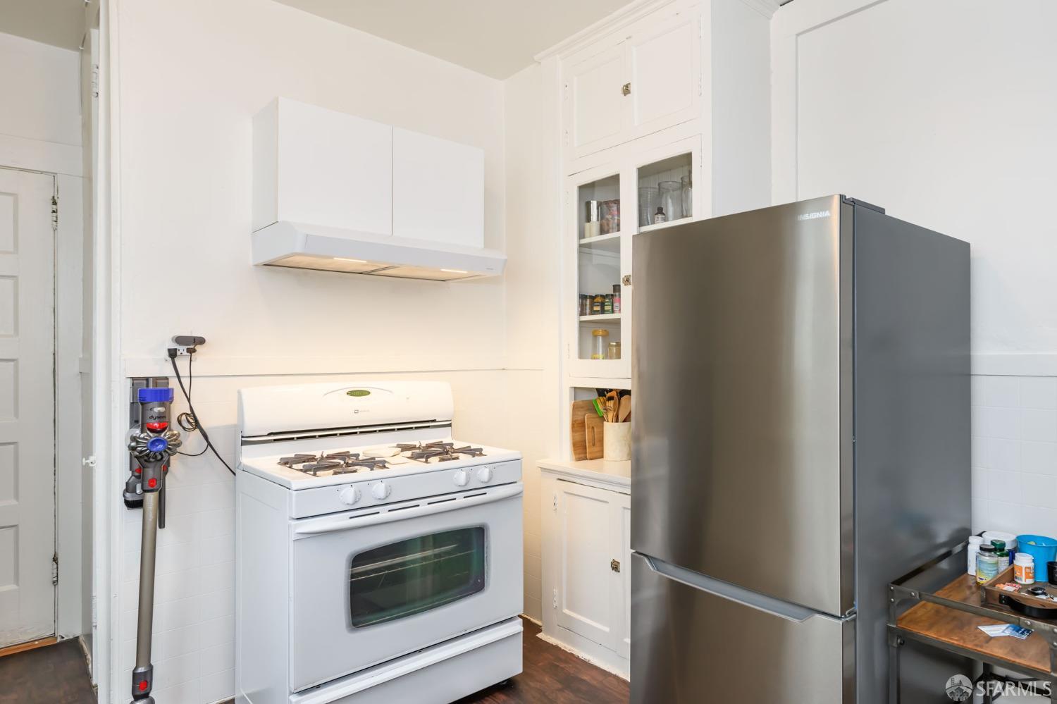 Detail Gallery Image 10 of 45 For 1100 Leavenworth St #4,  San Francisco,  CA 94109 - 2 Beds | 1 Baths