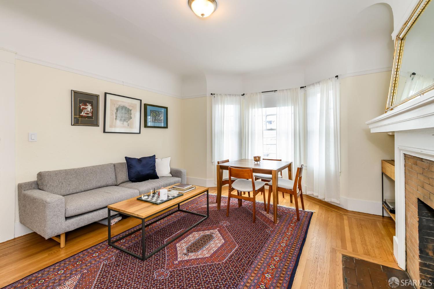 Detail Gallery Image 5 of 45 For 1100 Leavenworth St #4,  San Francisco,  CA 94109 - 2 Beds | 1 Baths