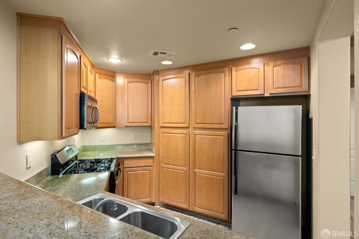 Detail Gallery Image 9 of 37 For 2230 Gellert Blvd #3105,  South San Francisco,  CA 94080 - 3 Beds | 2 Baths