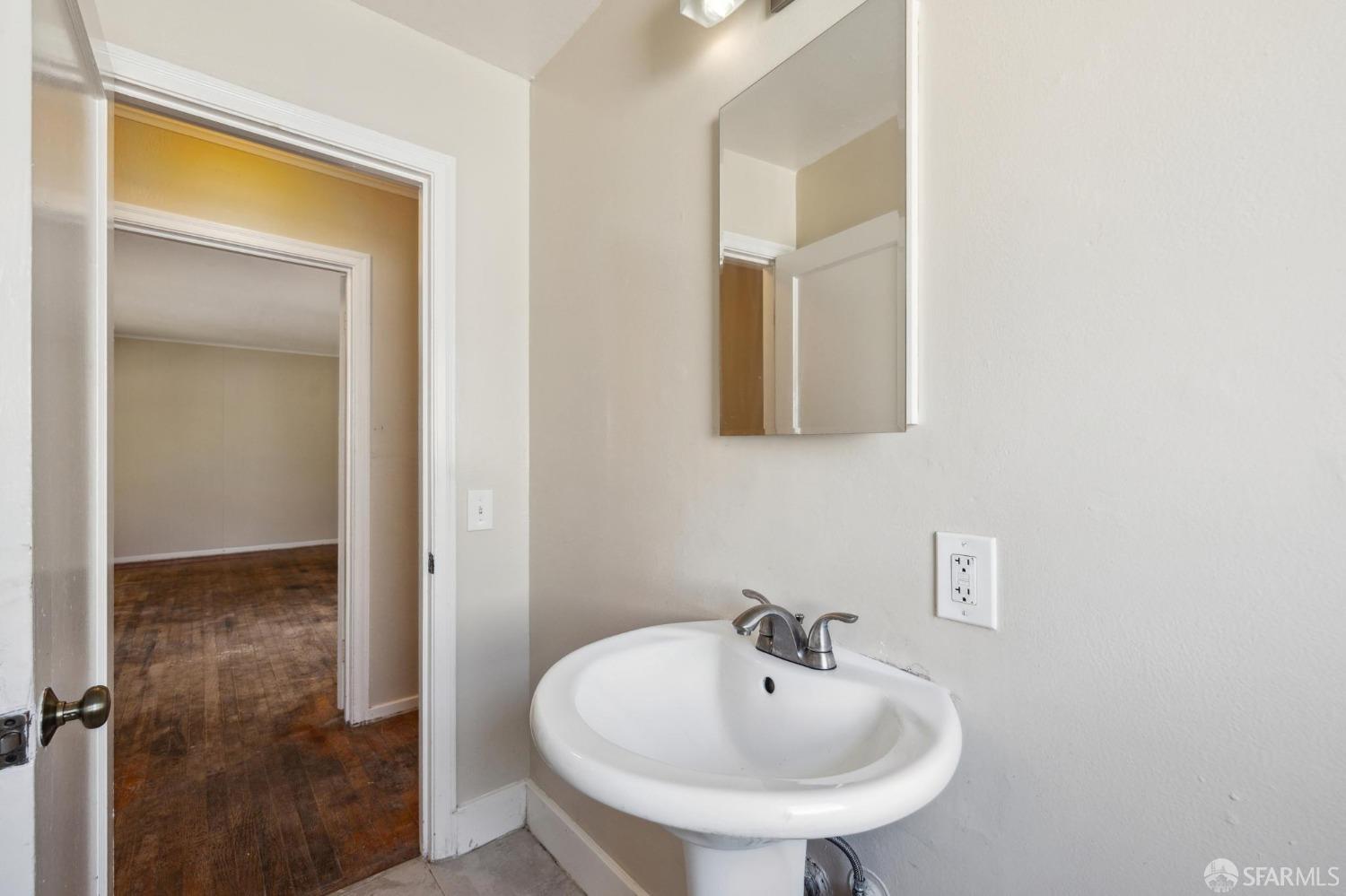 Detail Gallery Image 27 of 36 For 827 Chestnut St, Redwood City,  CA 94063 - 2 Beds | 1 Baths