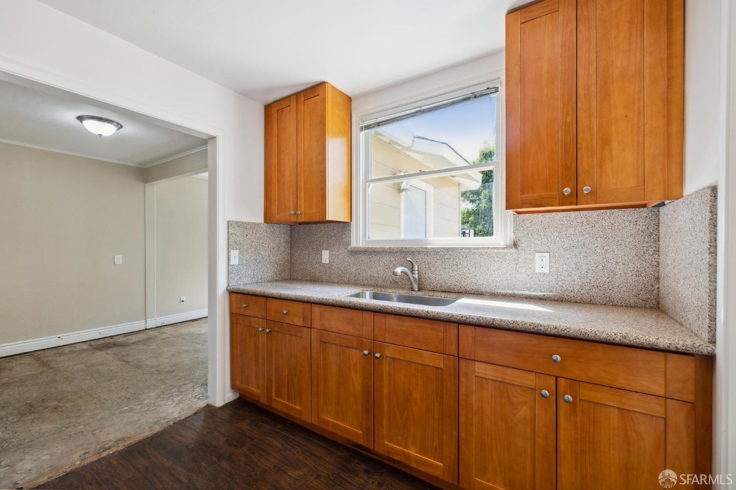 Detail Gallery Image 12 of 36 For 827 Chestnut St, Redwood City,  CA 94063 - 2 Beds | 1 Baths