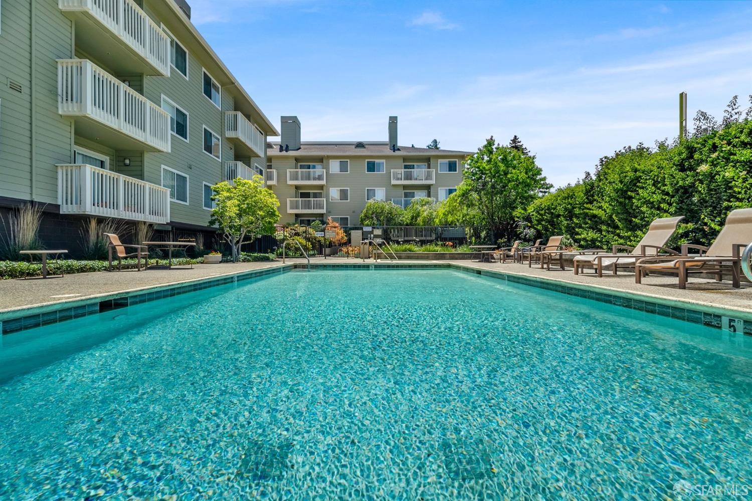 Detail Gallery Image 23 of 44 For 300 Murchison Dr #319,  Millbrae,  CA 94030 - 2 Beds | 2 Baths