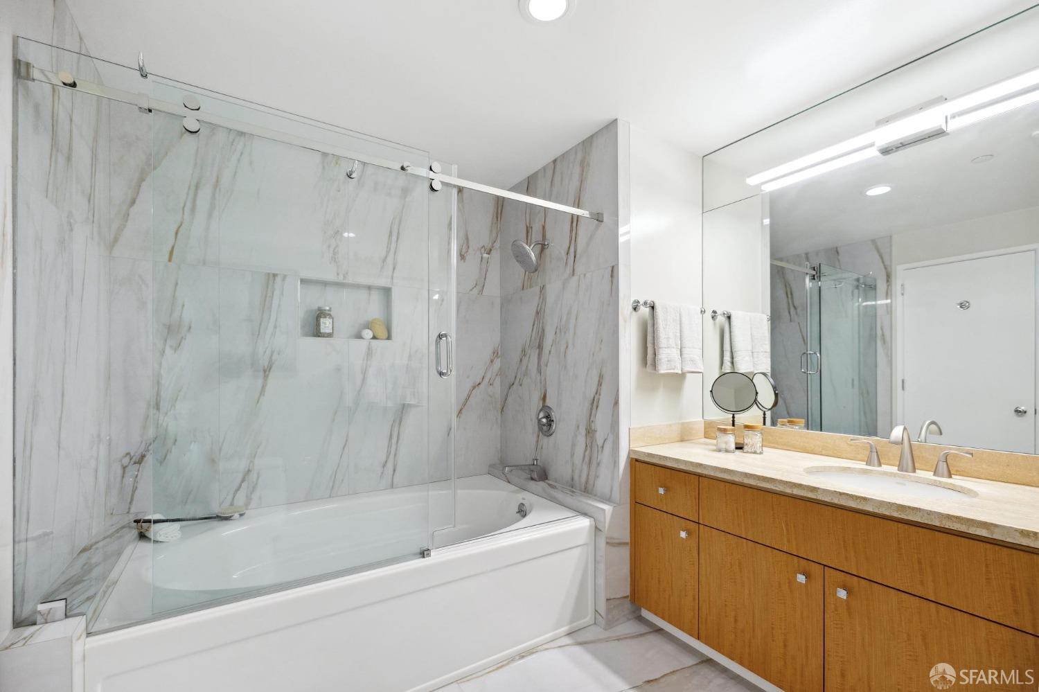 Detail Gallery Image 18 of 42 For 333 Bush St #3804,  San Francisco,  CA 94104 - 2 Beds | 2 Baths