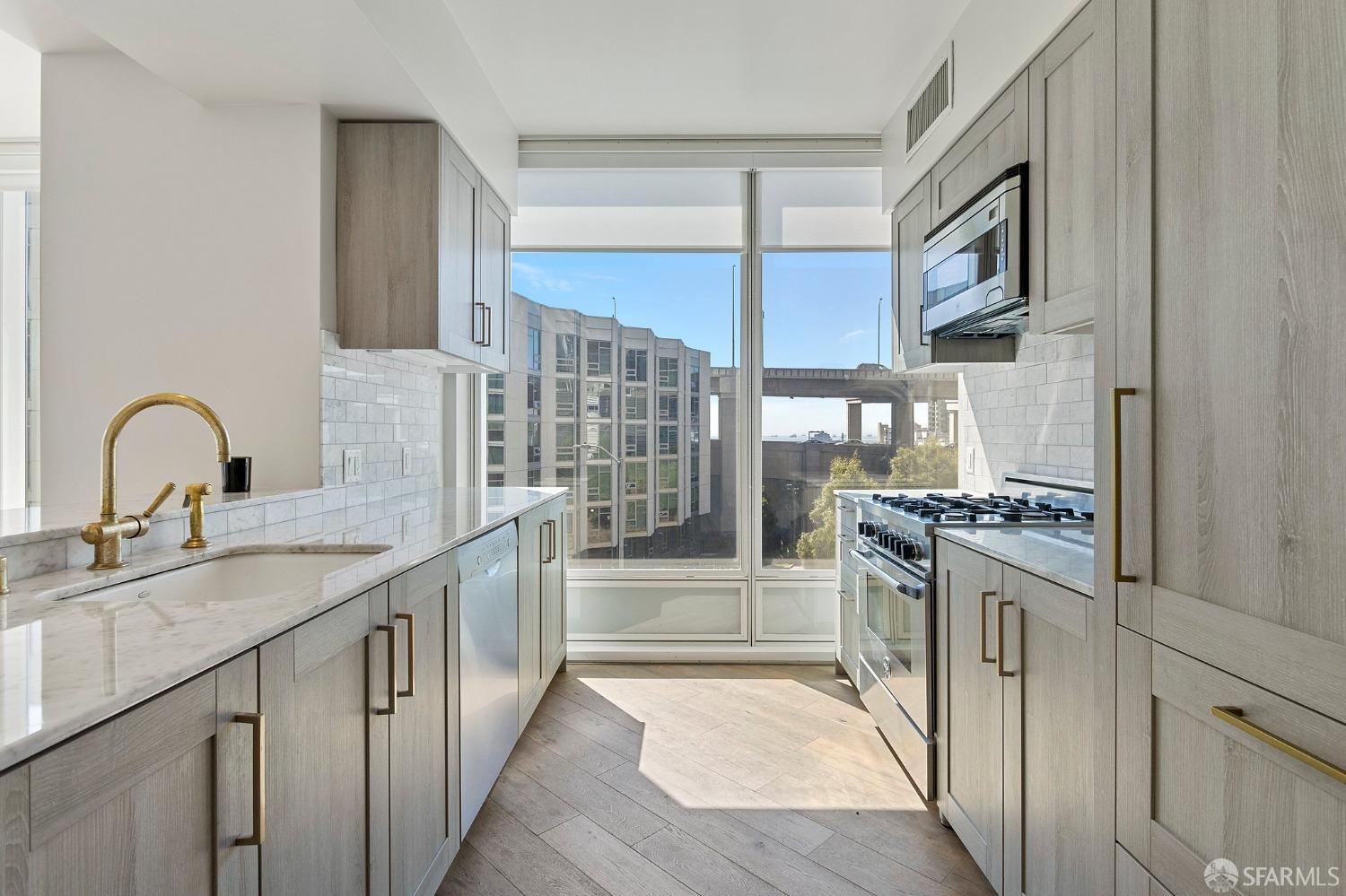 Detail Gallery Image 4 of 44 For 401 Harrison St 5f,  San Francisco,  CA 94105 - 2 Beds | 2 Baths