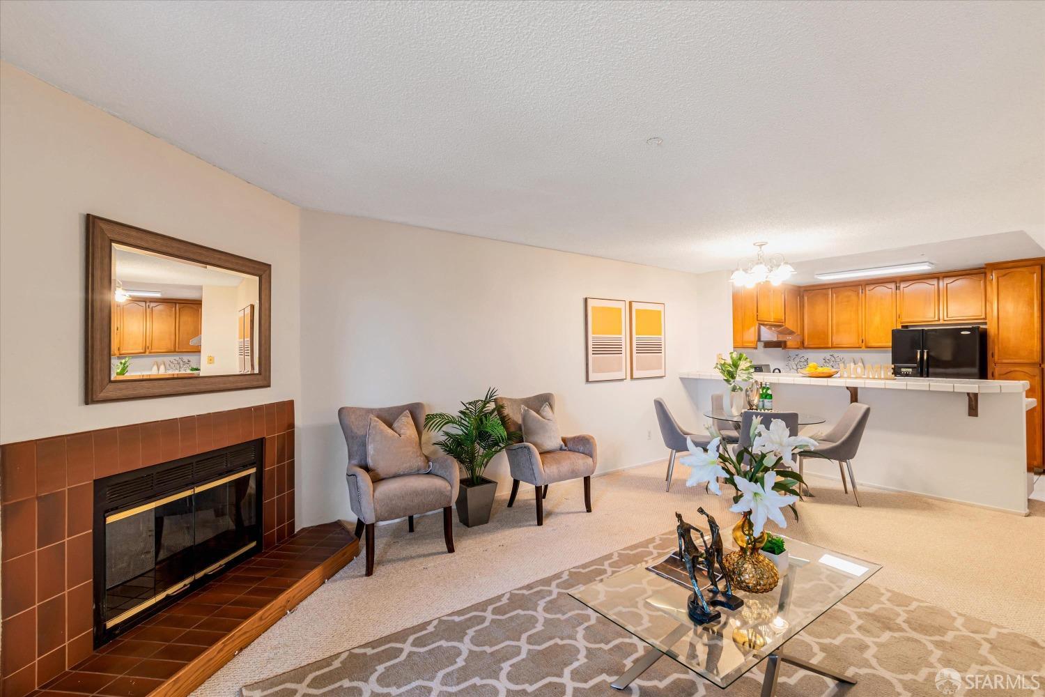 Detail Gallery Image 4 of 29 For 1302 Ridge Ct, San Francisco,  CA 94134 - 3 Beds | 2 Baths