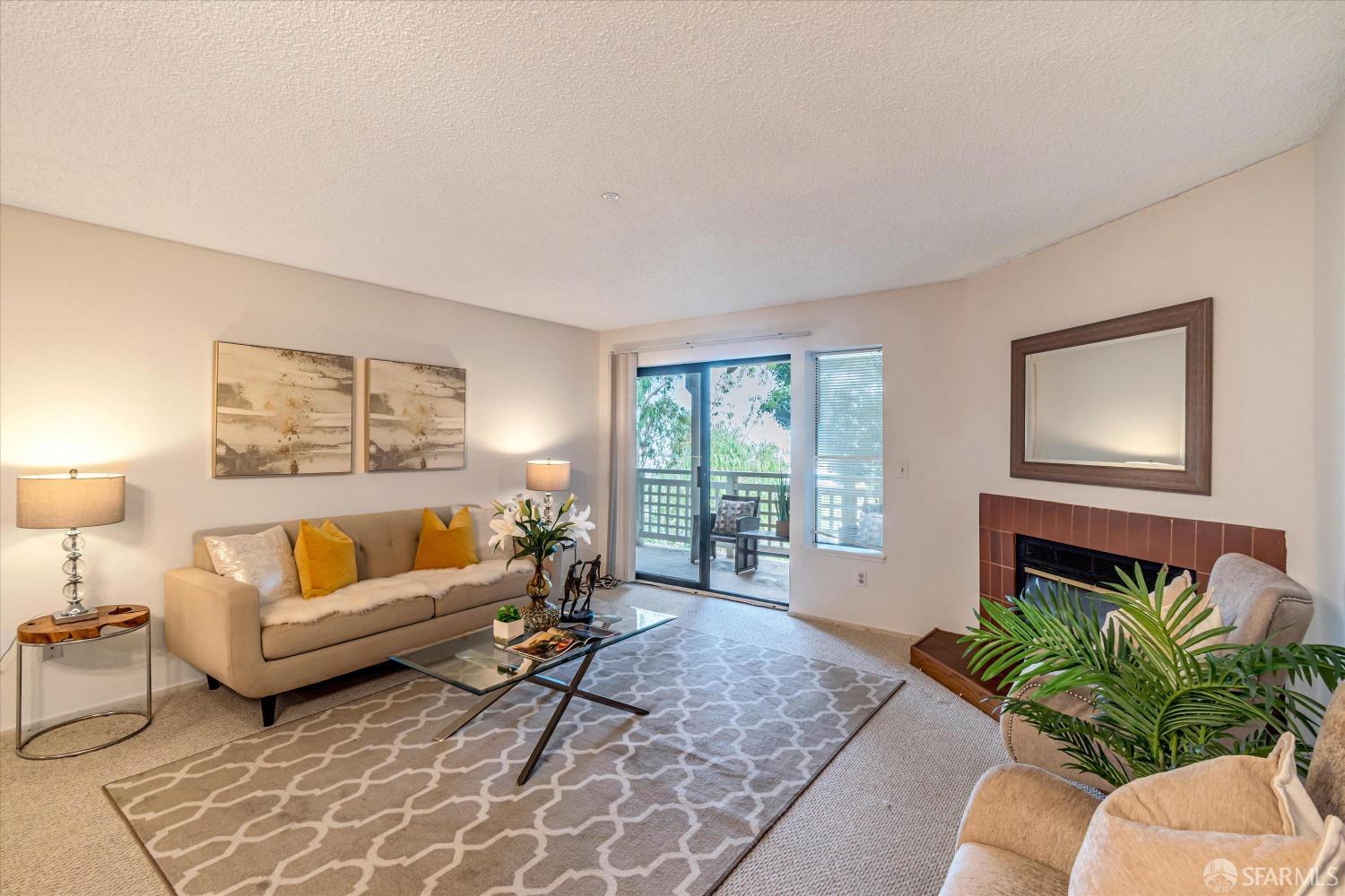 Detail Gallery Image 2 of 29 For 1302 Ridge Ct, San Francisco,  CA 94134 - 3 Beds | 2 Baths