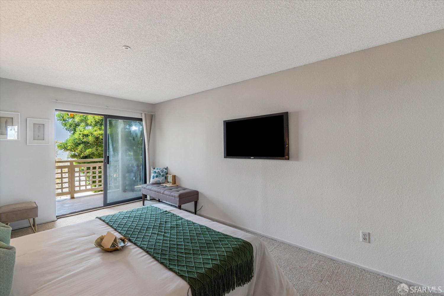 Detail Gallery Image 17 of 29 For 1302 Ridge Ct, San Francisco,  CA 94134 - 3 Beds | 2 Baths