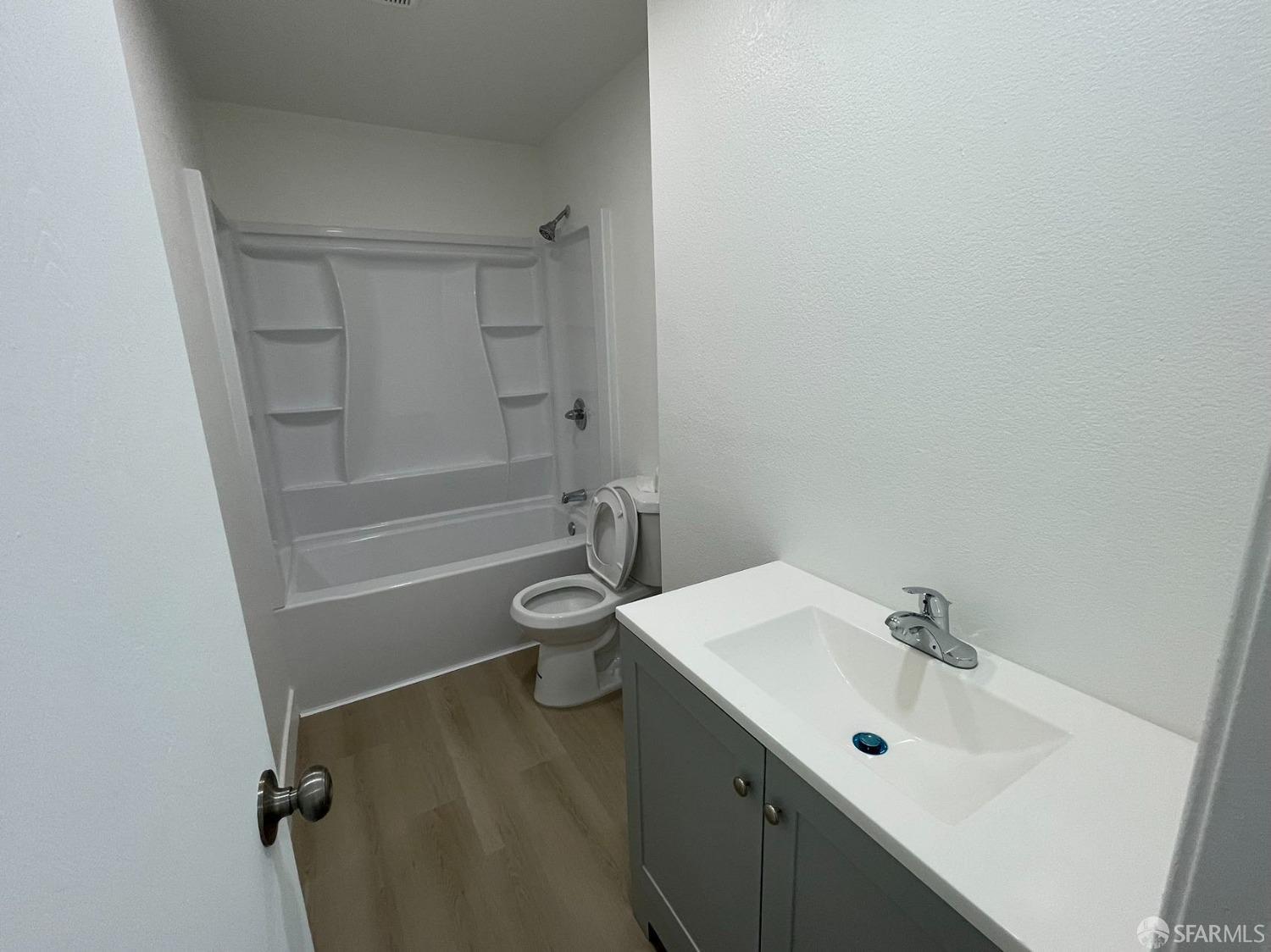 Detail Gallery Image 3 of 25 For 2444 Frances St #3,  Oakland,  CA 94601 - 2 Beds | 1/1 Baths