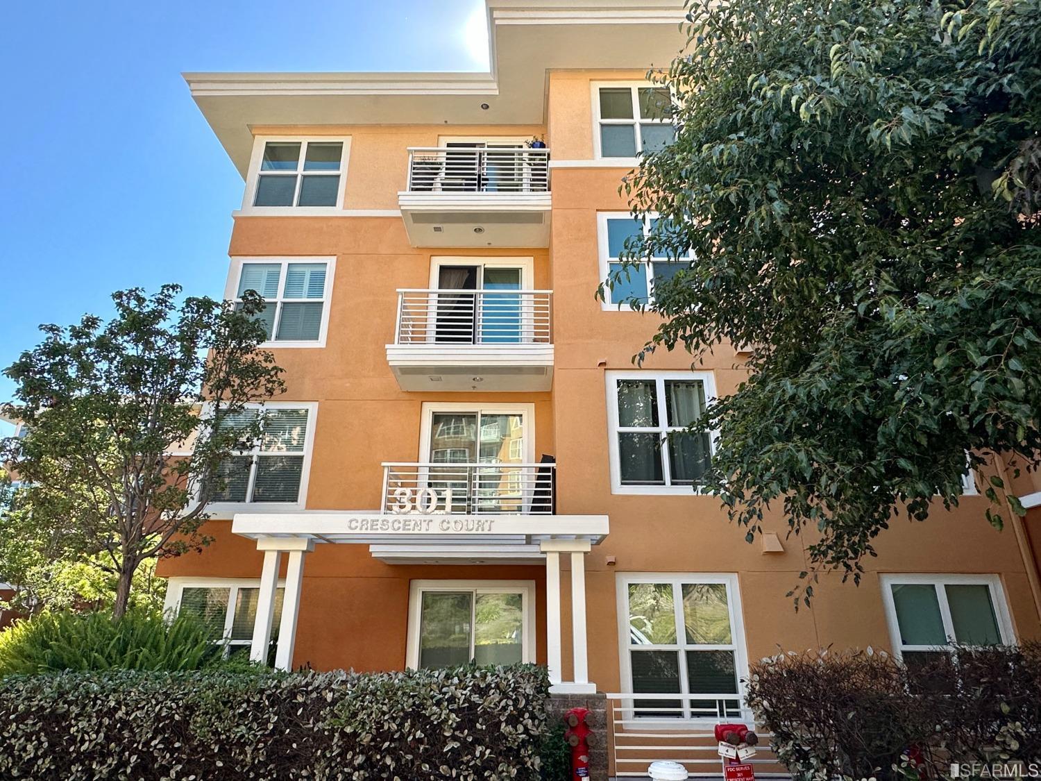 Detail Gallery Image 1 of 18 For 301 Crescent Ct #3101,  San Francisco,  CA 94134 - 1 Beds | 1 Baths