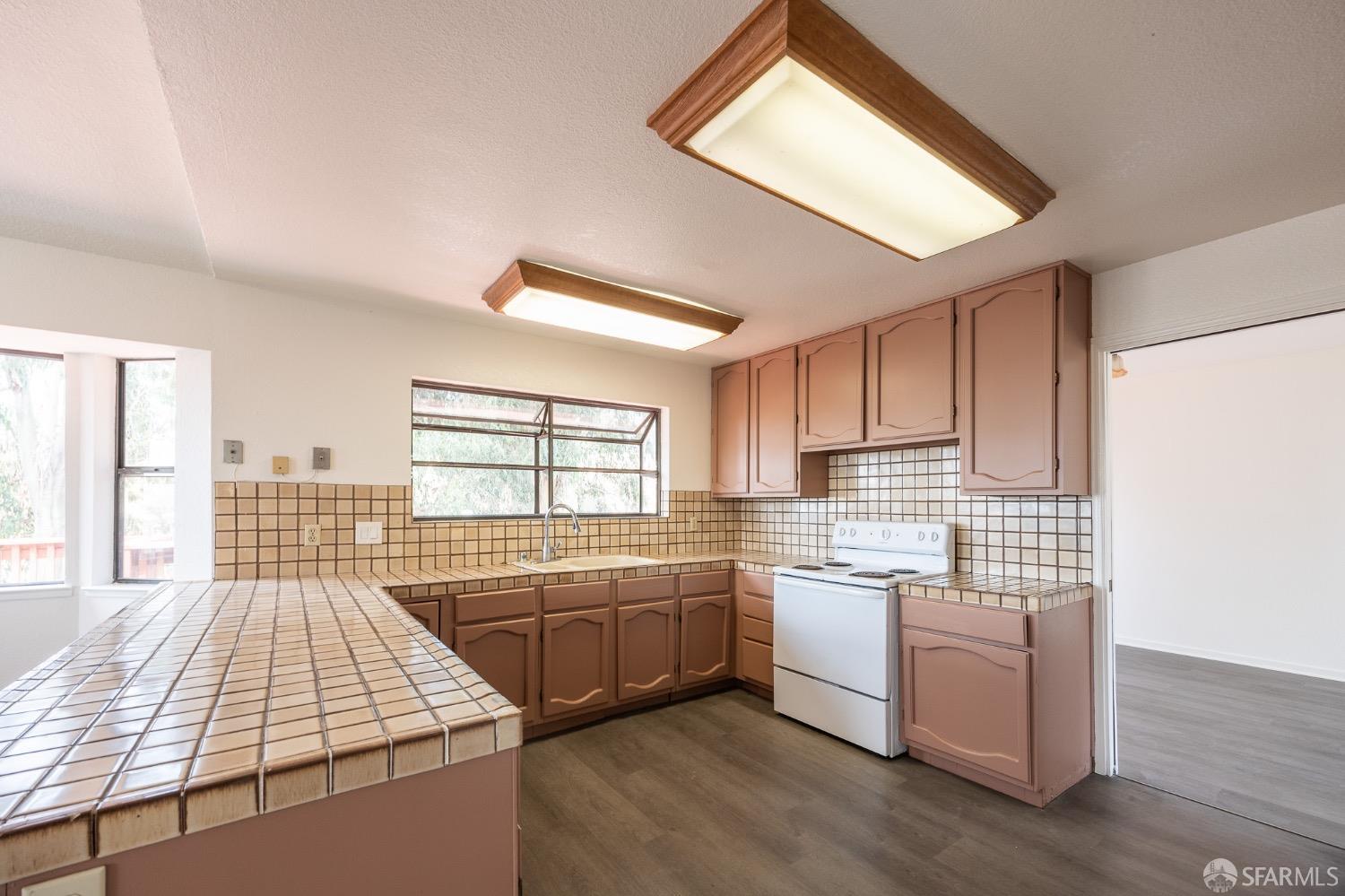 Detail Gallery Image 9 of 40 For 2127 167th Ave, San Leandro,  CA 94578 - 4 Beds | 2/1 Baths