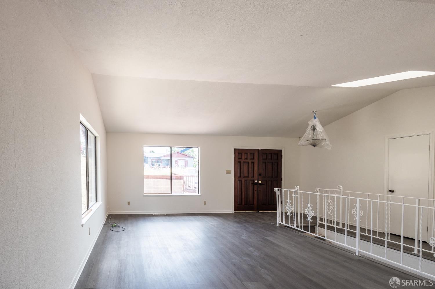 Detail Gallery Image 4 of 40 For 2127 167th Ave, San Leandro,  CA 94578 - 4 Beds | 2/1 Baths
