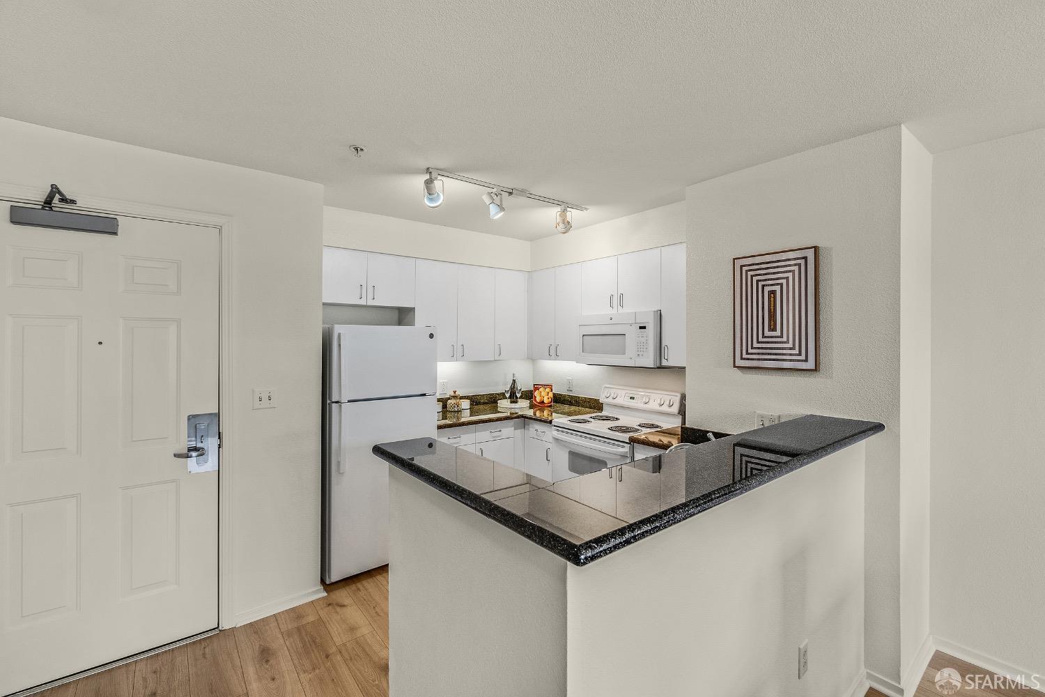 Detail Gallery Image 2 of 43 For 8200 Oceanview Ter #415,  San Francisco,  CA 94132 - 2 Beds | 2 Baths