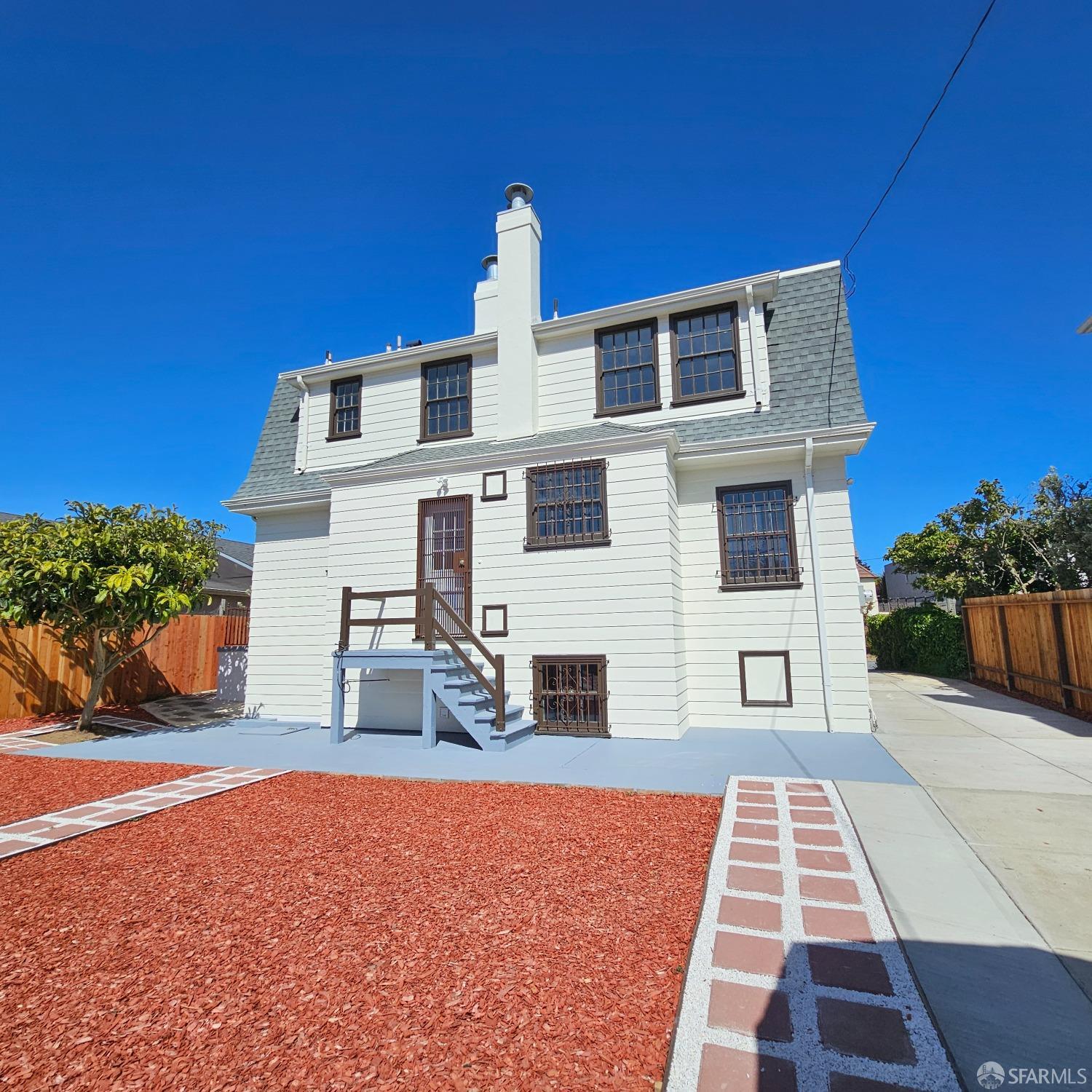 Detail Gallery Image 5 of 43 For 81 Alviso St, San Francisco,  CA 94127 - 2 Beds | 1/1 Baths