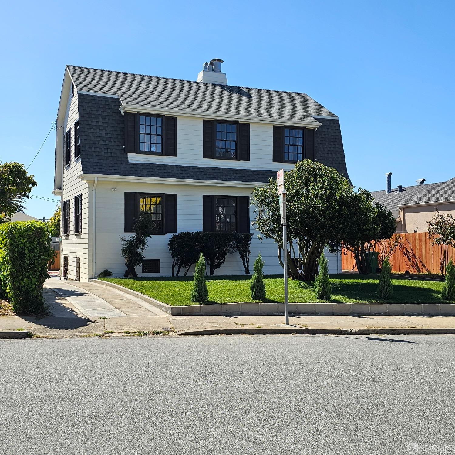 Detail Gallery Image 2 of 43 For 81 Alviso St, San Francisco,  CA 94127 - 2 Beds | 1/1 Baths