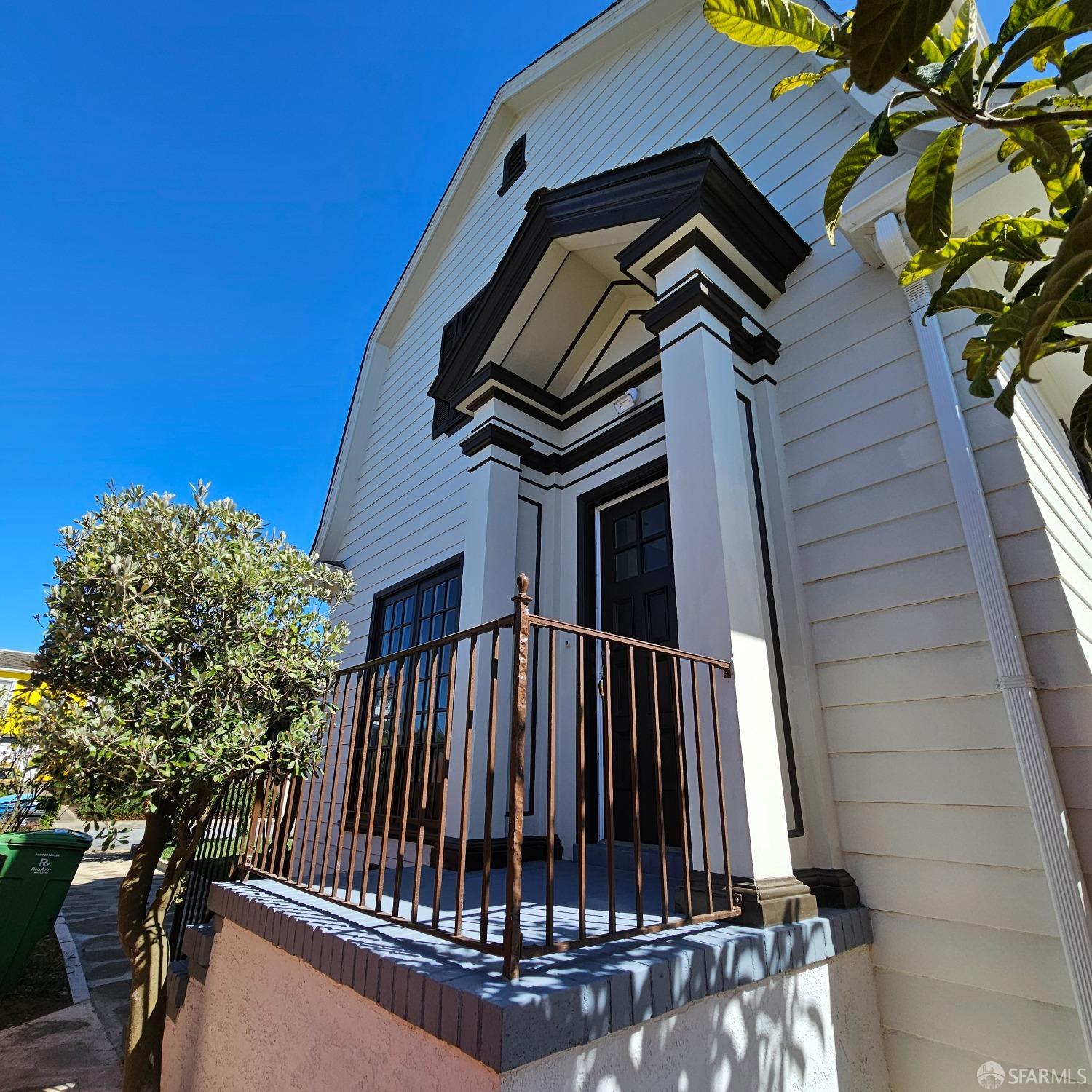 Detail Gallery Image 6 of 43 For 81 Alviso St, San Francisco,  CA 94127 - 2 Beds | 1/1 Baths