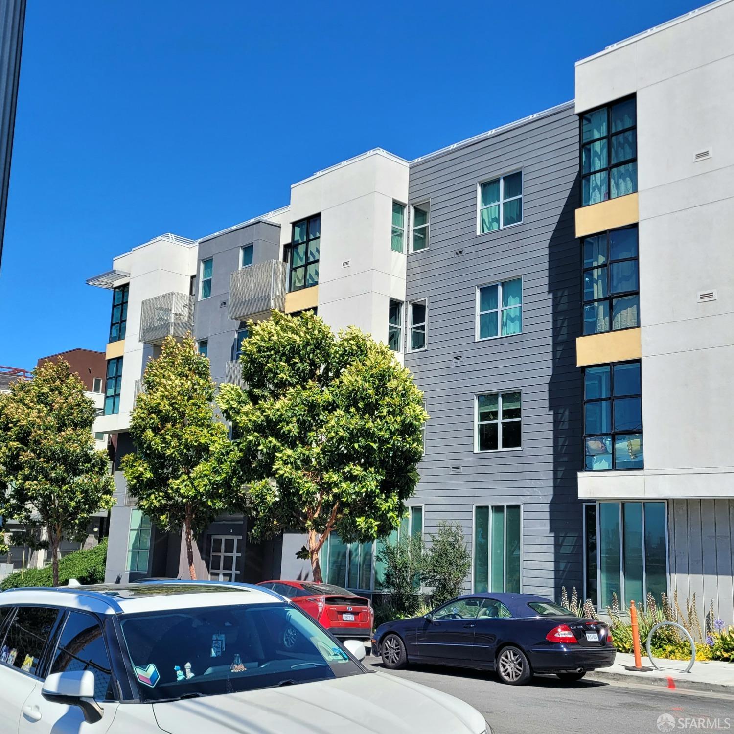 Detail Gallery Image 2 of 52 For 451 Donahue St #401,  San Francisco,  CA 94124 - 2 Beds | 2 Baths