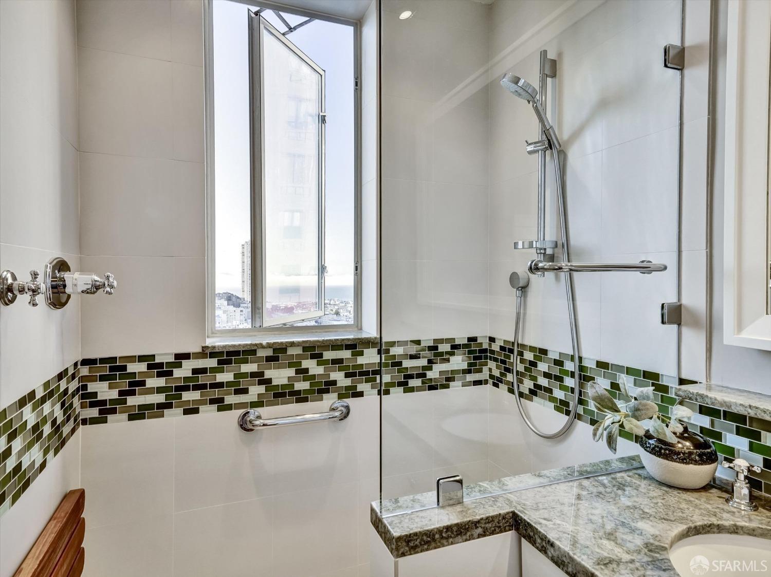 Detail Gallery Image 30 of 78 For 1190 Sacramento St #10,  San Francisco,  CA 94108 - 2 Beds | 2 Baths