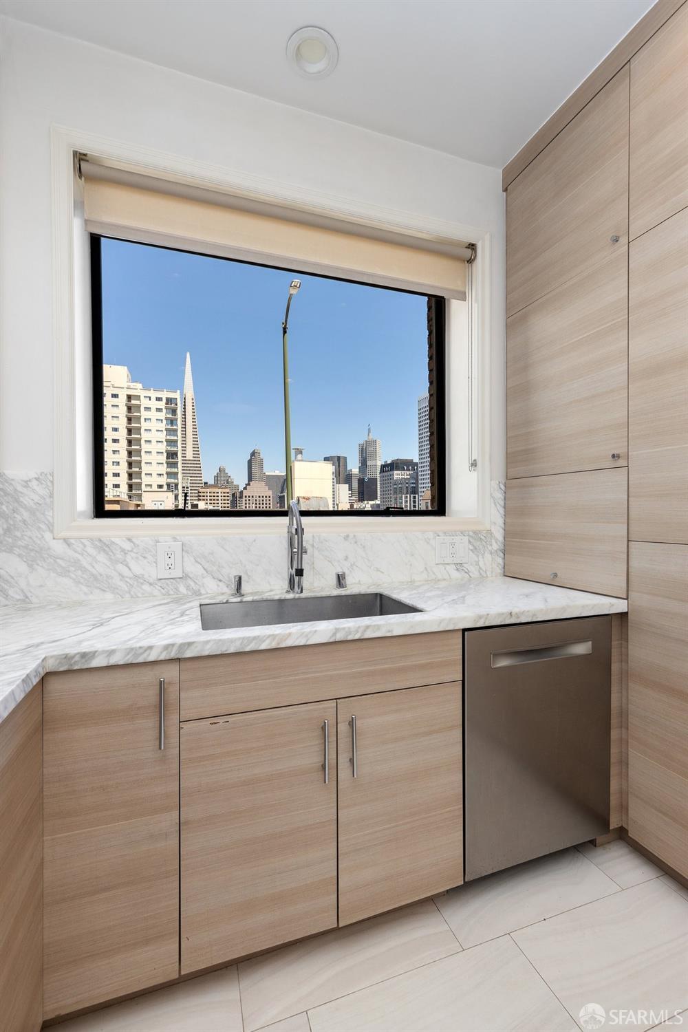 Detail Gallery Image 13 of 35 For 1022 Powell St #1,  San Francisco,  CA 94108 - 2 Beds | 1/1 Baths