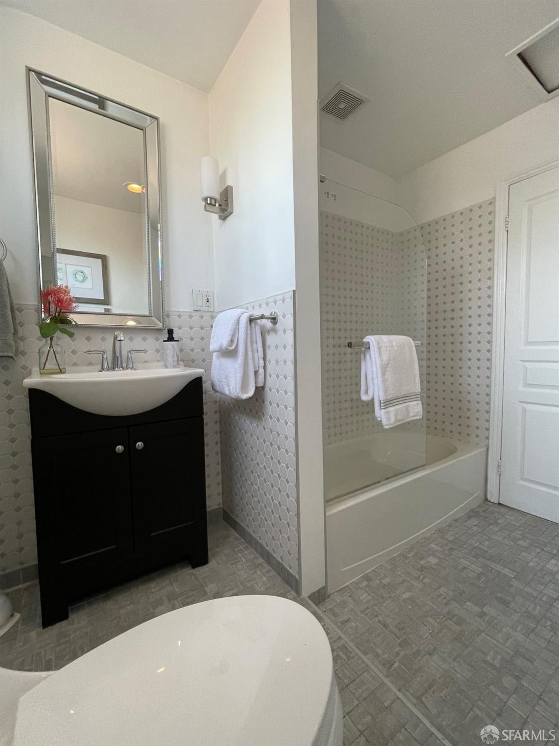 Detail Gallery Image 16 of 21 For 225 East Ave, San Bruno,  CA 94066 - 3 Beds | 2 Baths